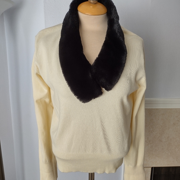 Prophecy Sweaters - Cream and Detachable Fur Collar Sweater